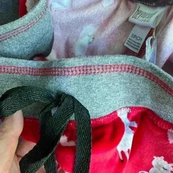 NWT Be Yourself Sleepwear Women’s Lama Red Valentines Day Cute Pajamas Small - Picture 12 of 12